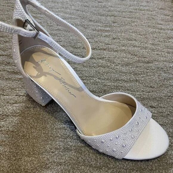 Betsey Johnson KAMI Pearl Block Heel - Picture 5 of 6